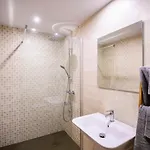 Con Piscina En Дониньос